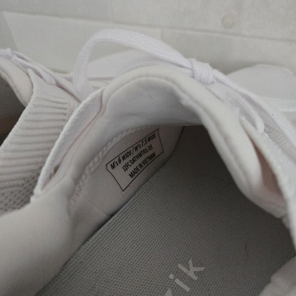 Kizik Athens Hands Free Knit Sneaker Slip On Laces White Women's Size 7.5 WIDE - Picture 5 of 8